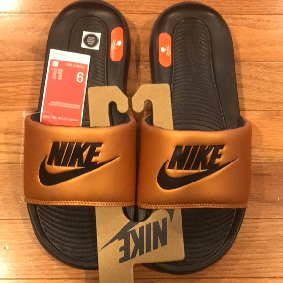Nike Sandals Size 9 Womens - Picture 1 of 5
